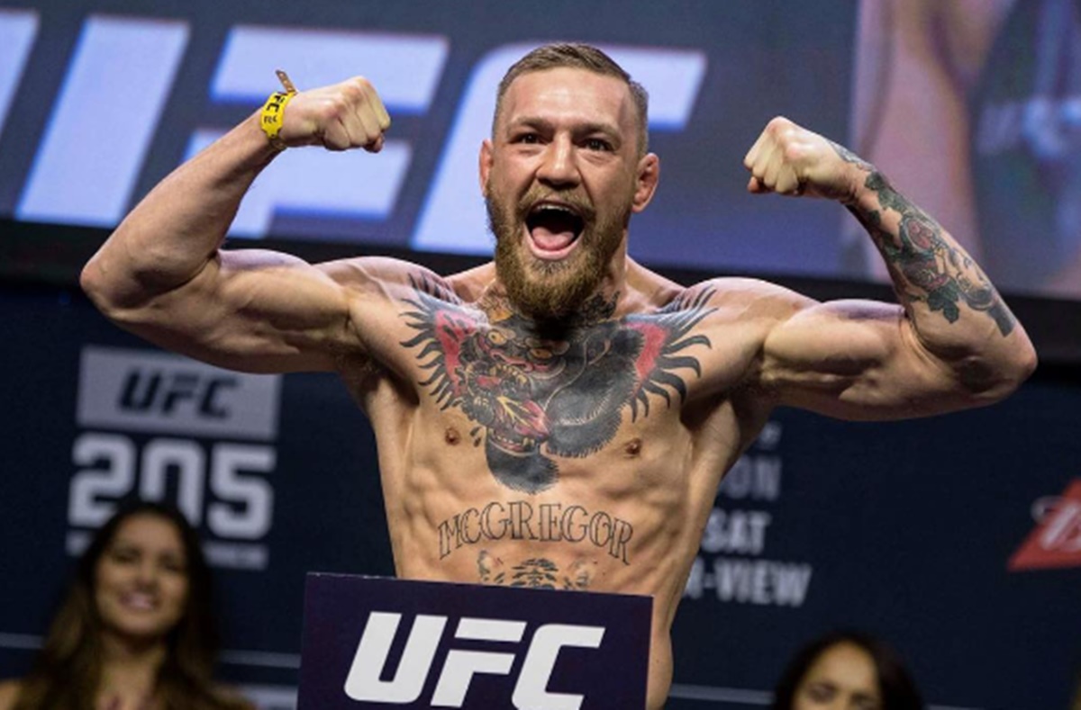 Conor McGregor Calls Out Floyd Mayweather