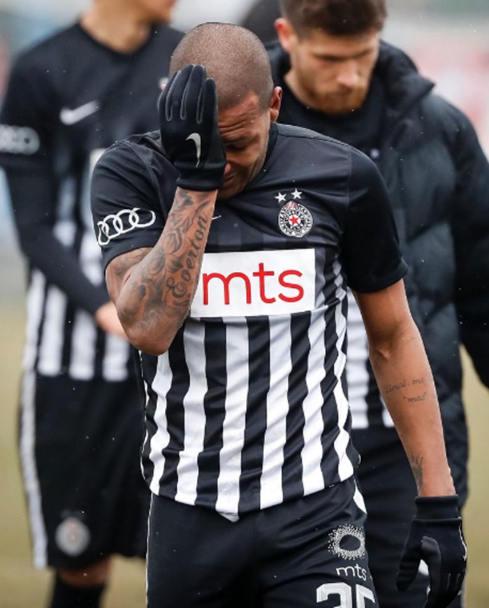 Soccer player Everton Luiz Leaves Field in Tears Over Racism