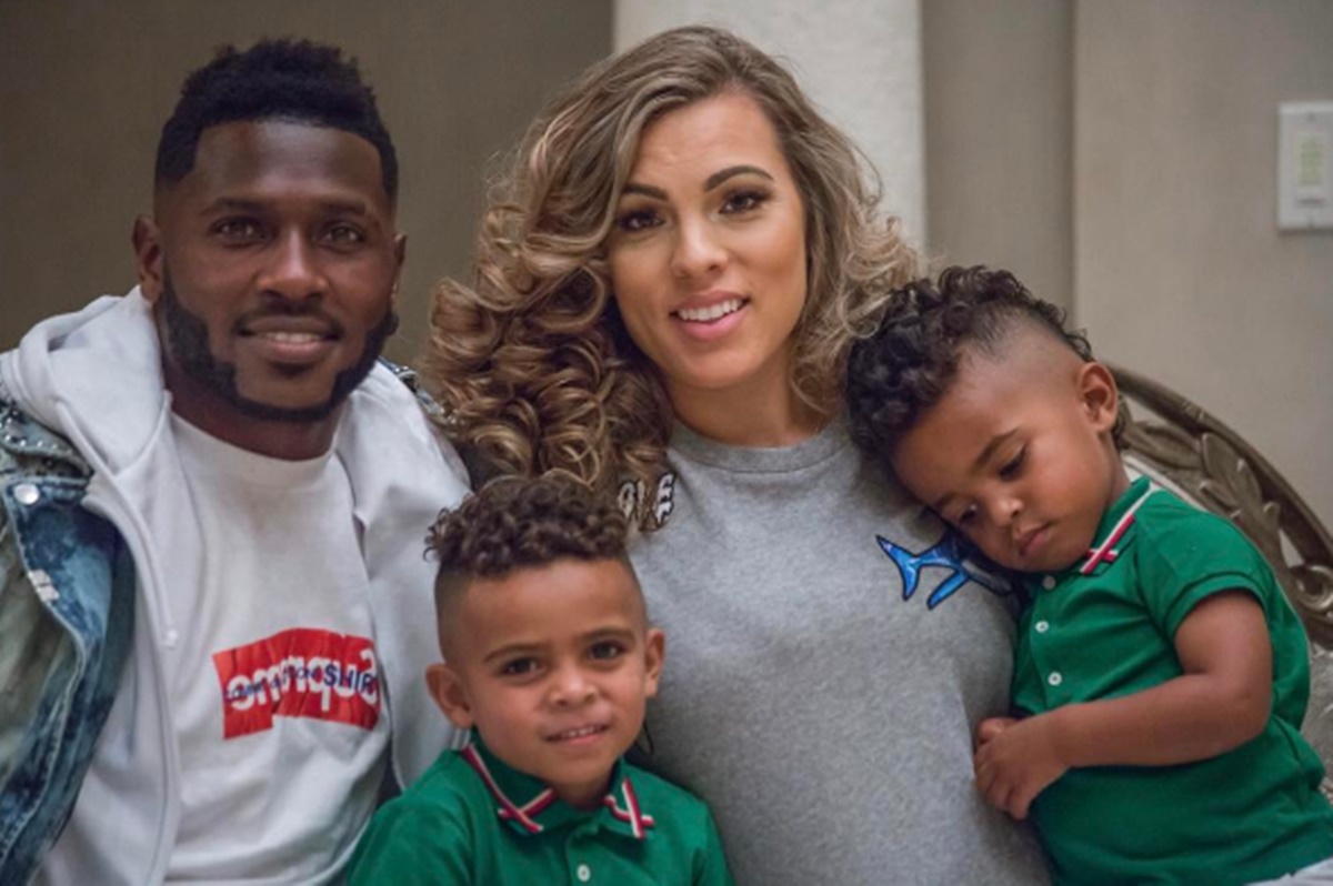 Antonio Brown DUMPS THOT and gets back with Chelsie Kyriss, the Mother of his Kids