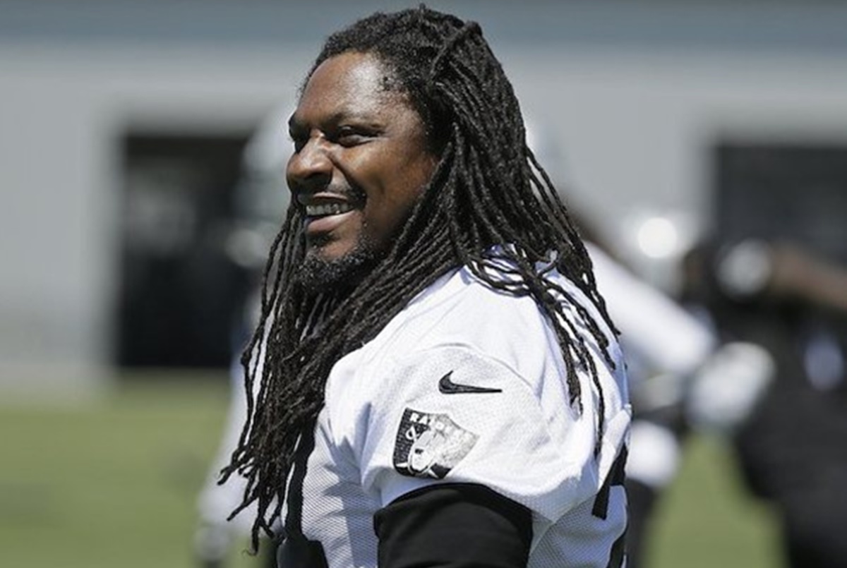 Marshawn Lynch Gives Away 2,000 Raging Waters San Jose Tickets