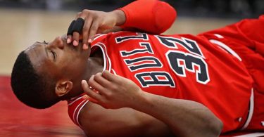 Bulls' Kris Dunn Checked for Concussion After Post-dunk Fall