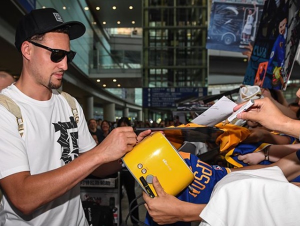 Klay Thompson GOES Off on Man in China