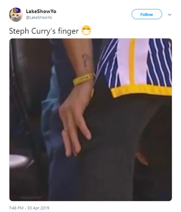 Steph Curry Suffers Nasty Dislocated Middle Finger