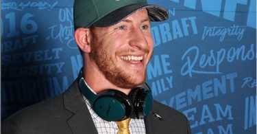 QB Carson Wentz Signs $128M 4-Year Contract Extension
