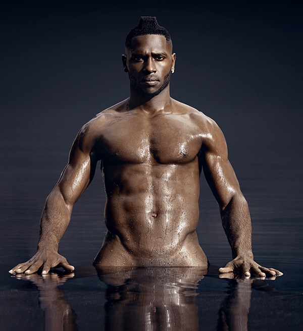 Artist Claims Antonio Brown Walked Up Naked With Cloth over His P-nis