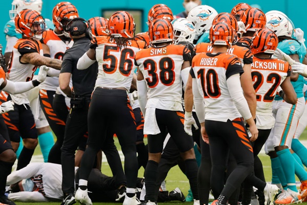 Bengals + Dolphins Get Into Brawl On The Field