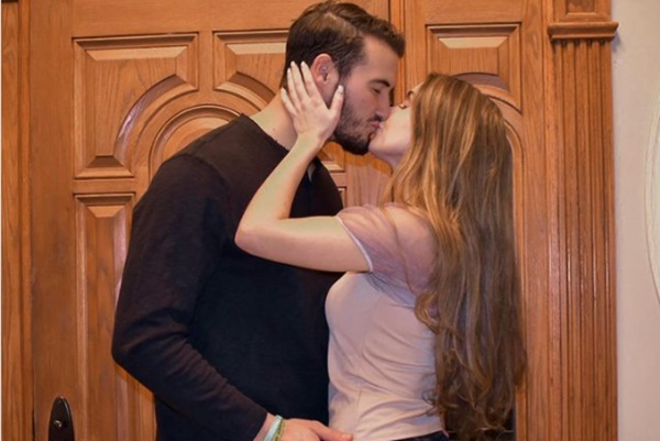 Bears Mitchell Trubisky Proposes To Girlfriend Hillary Gallagher