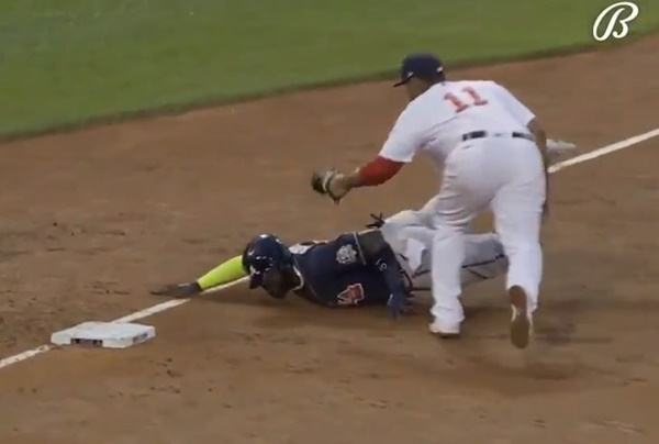 Braves Marcell Ozuna Severely Dislocated Finger In Graphic Video
