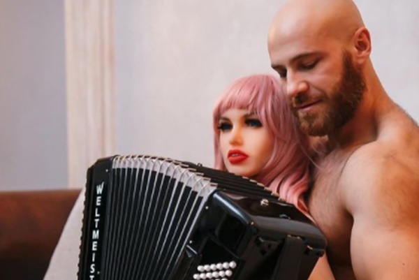 Bodybuilder Yuri Tolochko Ready For Real Woman Since He Broke His Sex Doll Wife