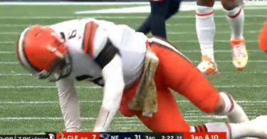 Baker Mayfield Goes Down With Leg Injury
