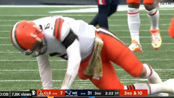 Baker Mayfield Goes Down With Leg Injury