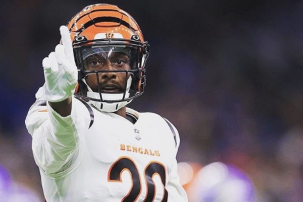 Eli Apple Wasted No Time Throwing Shots At Tyreek Hill After Bengals Beat Chiefs
