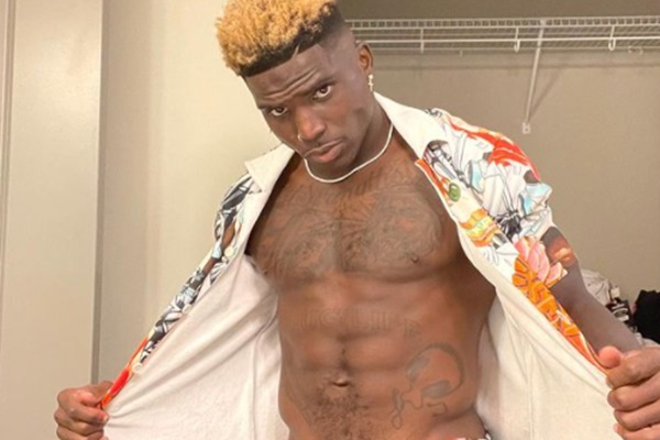 8 Of The NFL's Hottest Shirtless Players