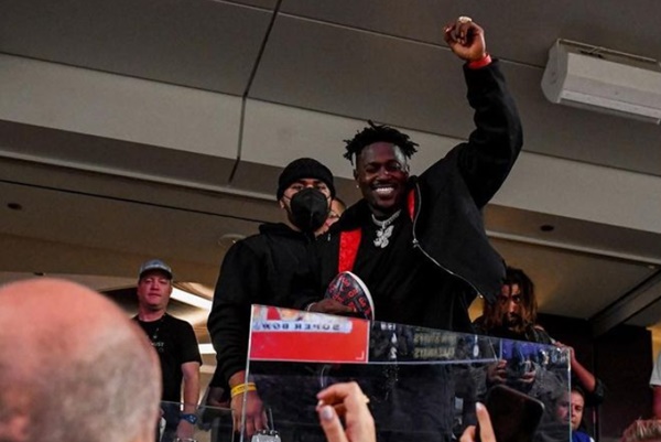 Antonio Brown Inks Multi-Million Dollar Deal With Streaming Service Fwaygo