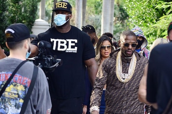Mayweather's Bodyguard Under Investigation For Battery