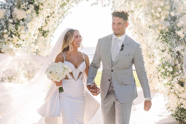 Patrick Mahomes + Brittany Matthews’ Officially Married