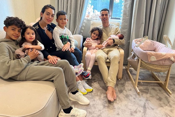 Cristiano Ronaldo Back Home With Baby Girl After Twin Boy Death
