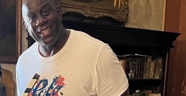 Magic Johnson DID NOT Give Blood After Being Diagnosed with HIV